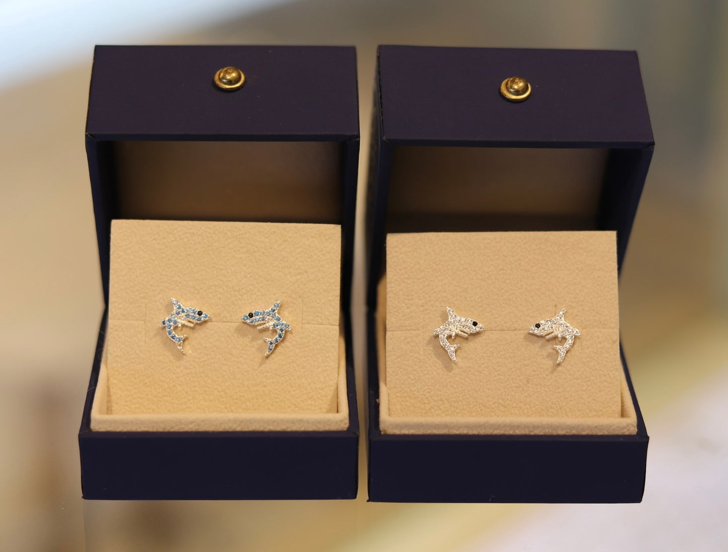 Aretes Plata S925 Fementi Mini Tiburón