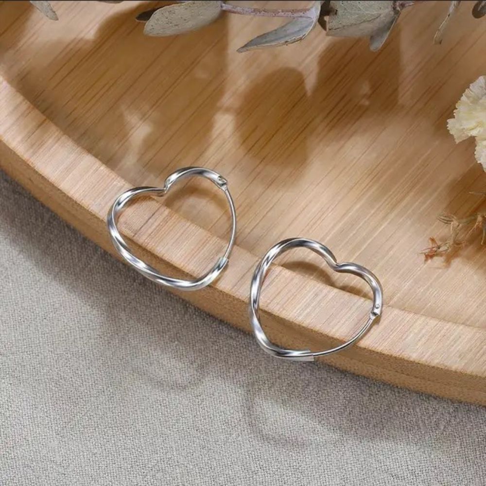 Aretes Plata S925 Fementi Tipo Argollas Troqueladas de Corazón